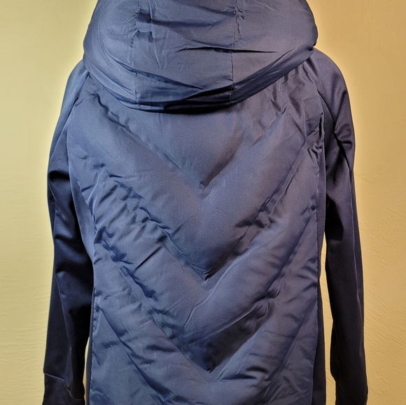 NWT BCBG MaxAzria Eco-Friendly Fill Water Resistant Light Jacket with Ho… - Picture 6 of 11